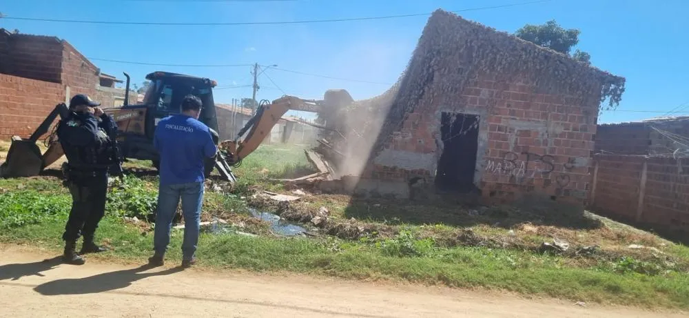 Ação do Petrolina+Limpa remove imóvel abandonado e devolve segurança a moradores do São Gonçalo 
